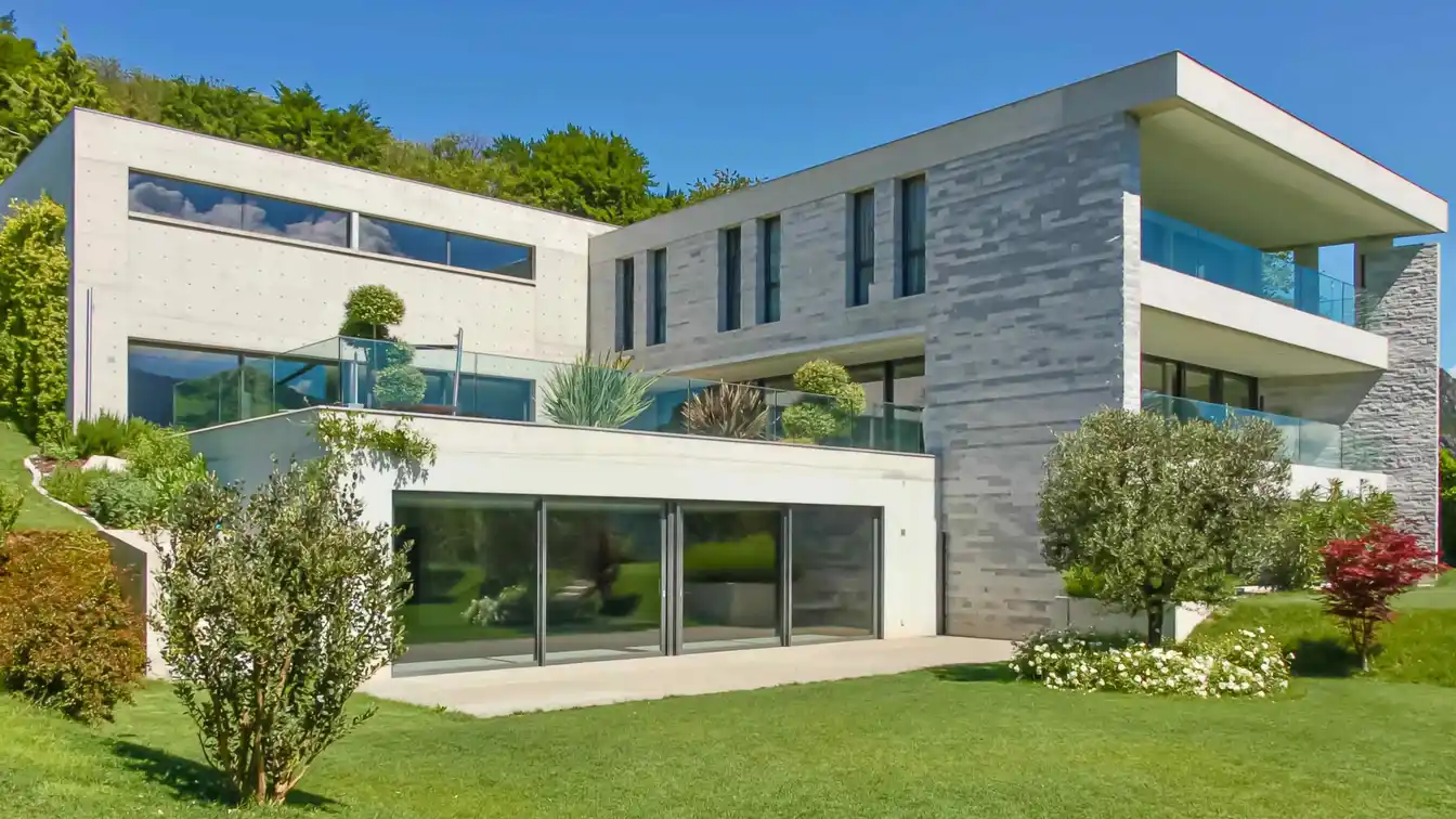Expansive Contemporary Luxury Residence