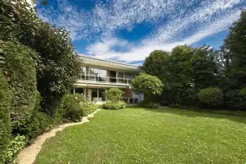Special Architect-Designed House on the Edge of a Field for a Large Family