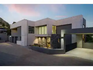 Immaculate New Contemporary Home