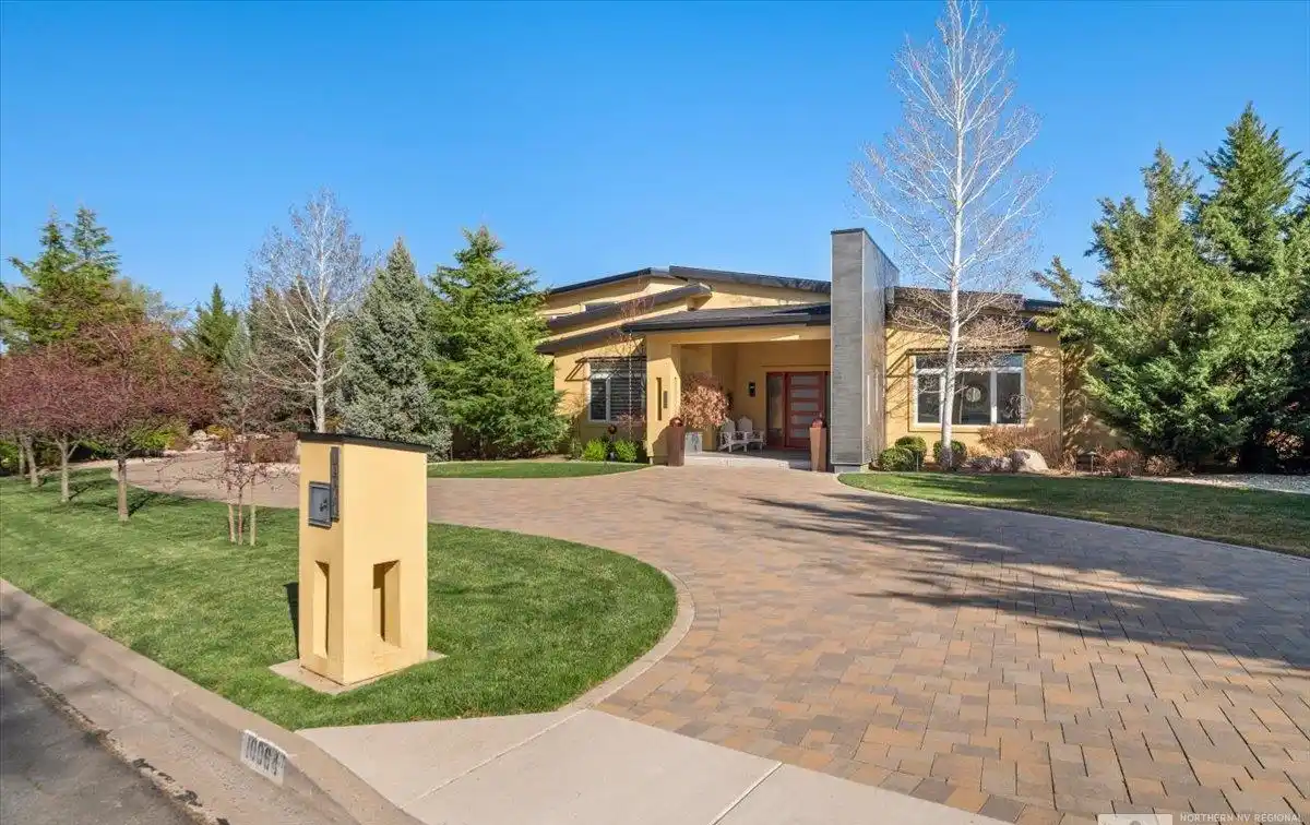 Gorgeous Custom Home in Cassaza Ranch