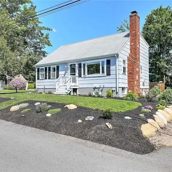 CLASSIC CAPE COD WITH STUNNING OCEAN VIEWS