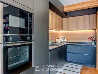 Contemporary Villa on a Private Cul-de-sac