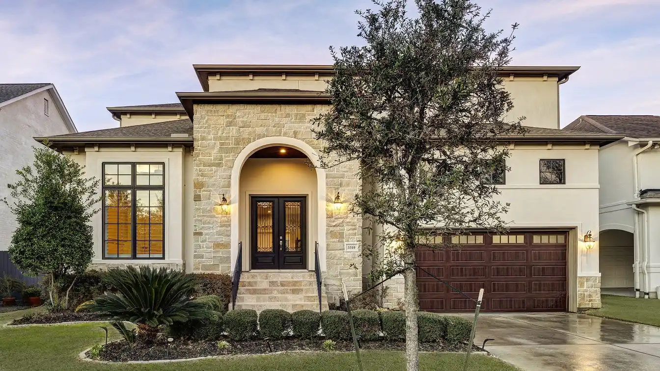 Beautifully Crafted Home in Southern Oaks