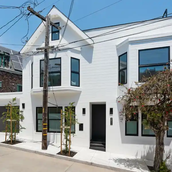 ONE-OF-A-KIND OFFERING IN EUREKA VALLEY