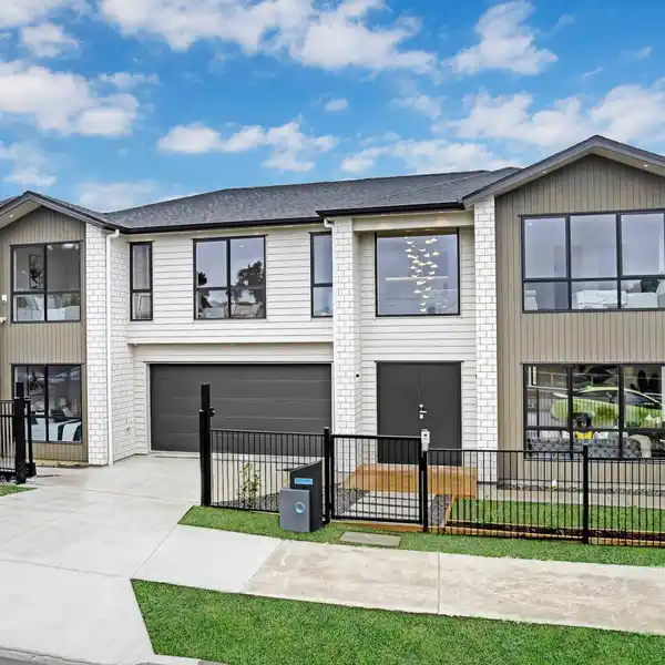 STUNNINGLY SPACIOUS GRAND FAMILY LIVING WITH RESERVE VIEWS