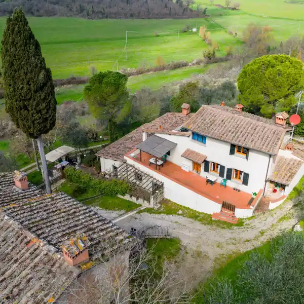 BEAUTIFUL PROPERTY SITUATED ON THE HILLS OF FLORENCE