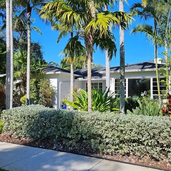 IMMACULATE LIGHT-FILLED MID-CENTURY MODERN HOME