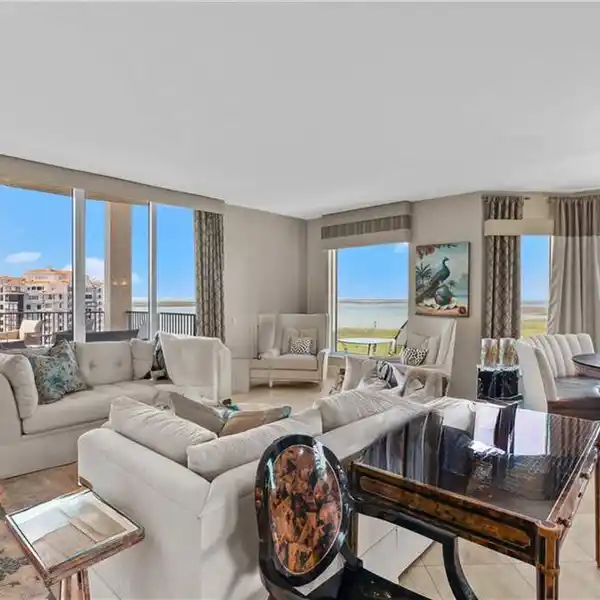 LUXURIOUS TWO-STORY PENTHOUSE WITH SWEEPING VIEWS
