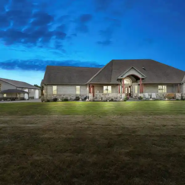 MODERN RANCH ON 14 ACRES