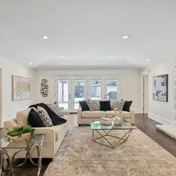STUNNING ONE-STORY HOME BEAUTIFULLY UPDATED