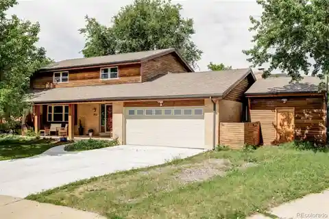 Beautiful Home in Sought-after Keewaydin Meadows