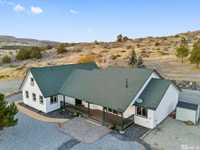 GORGEOUS MODERN FARMHOUSE WITH STUNNING VIEWS