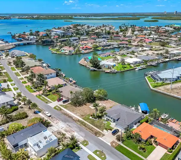 SCENIC GULF-ACCESS RETREAT WITH OUTDOOR KITCHEN
