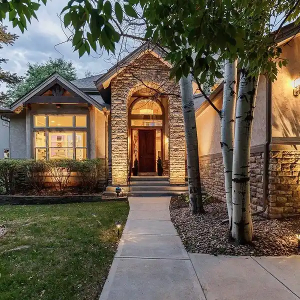 GOLF COURSE LIVING WITH LUXURY BASEMENT RETREAT