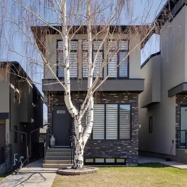 IMPRESSIVE HOME ON AN IDYLLIC STREET