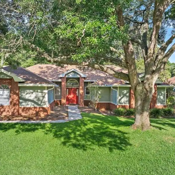 BEAUTIFUL POOL HOME IN SECLUDED WOODS