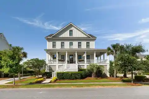 Elevated Living in a Desirable Community