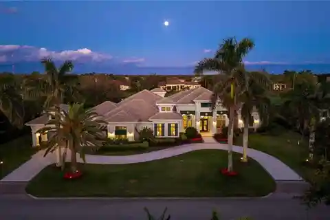 Custom Home Overlooking the Lakes Golf Course