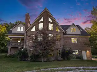 Peaceful Country Living with Convenience