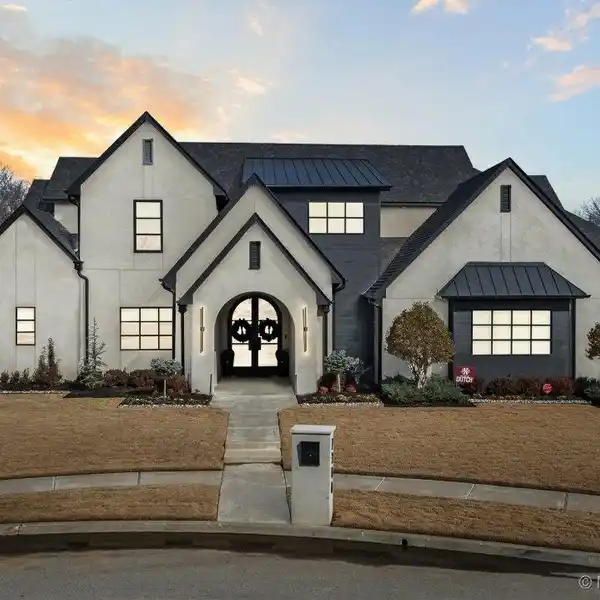 MAGNIFICENT FIVE BEDROOM HOME