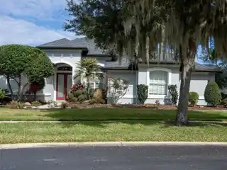 Elegance and Comfort on the Waterfront
