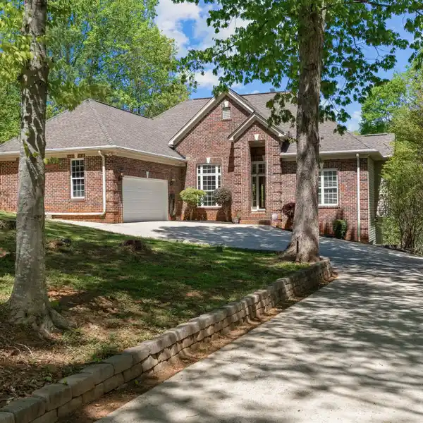 TRANQUIL LIVING ON LAKE NORMAN