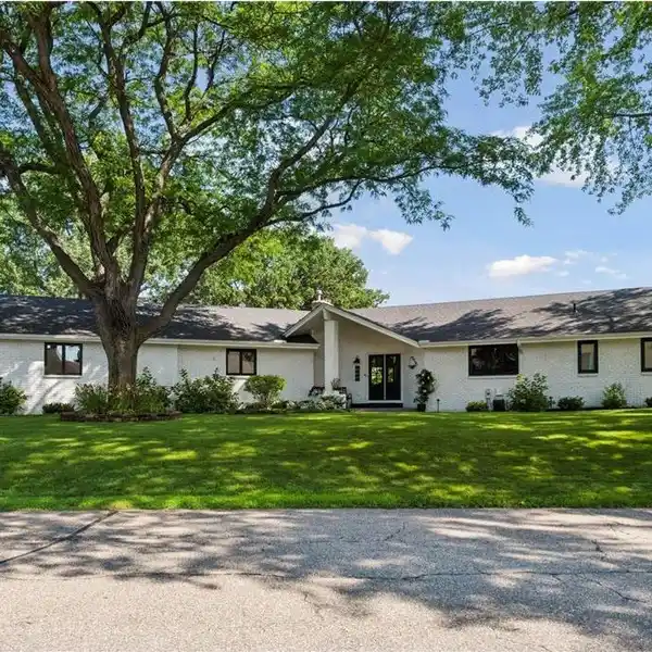 TRANQUILITY ON UPPER PRIOR LAKE