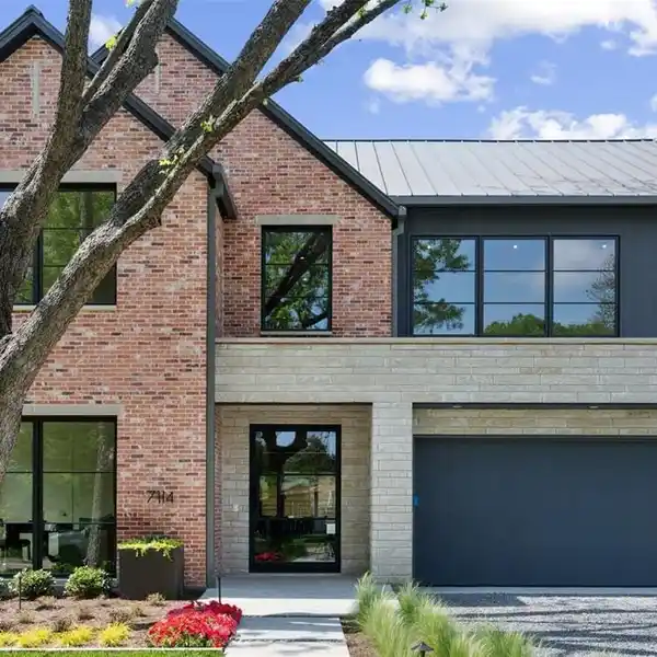 SLEEK AND SPACIOUS MODERN HOME