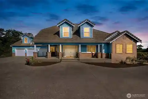 Stunning Clearview House on over One Acre