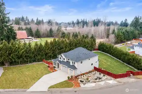 Gorgeous Home in Gated Country Creek Estates