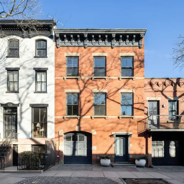 BREATHTAKING HEIGHTS TOWNHOUSE