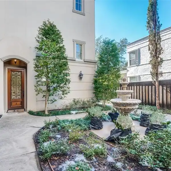EXQUISITE FRENCH-STYLE TOWNHOME IN HIGHLAND PARK