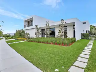 Modern-era Grandeur