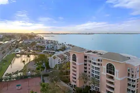 Luxurious Top-Floor Penthouse at Bacopa Bay