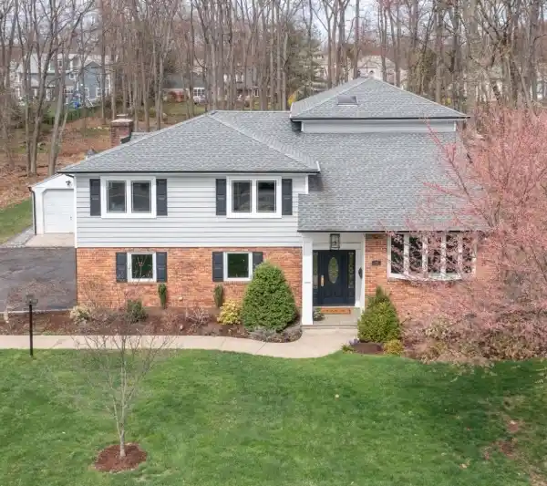 GORGEOUS HOME IN A GREAT LOCATION