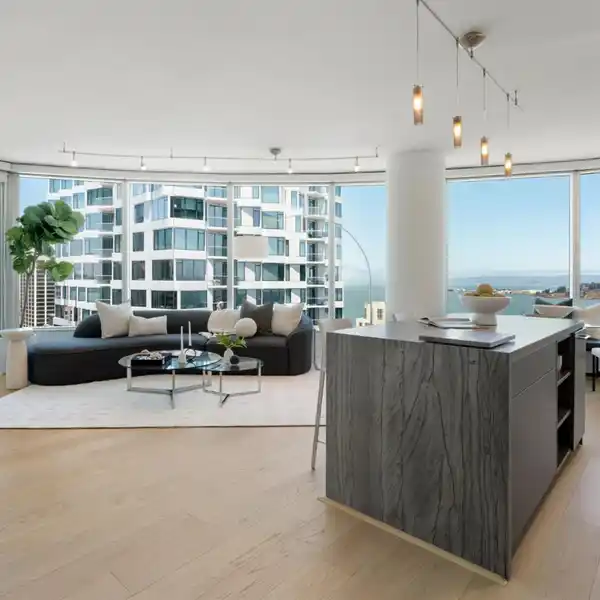 EXCEPTIONAL HOME WITH SWEEPING VIEWS