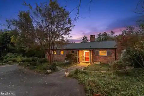 Mid-Century Modern Home in Sought-After Green Acres
