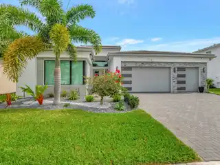 Modern Luxury in This Single Story Beauty