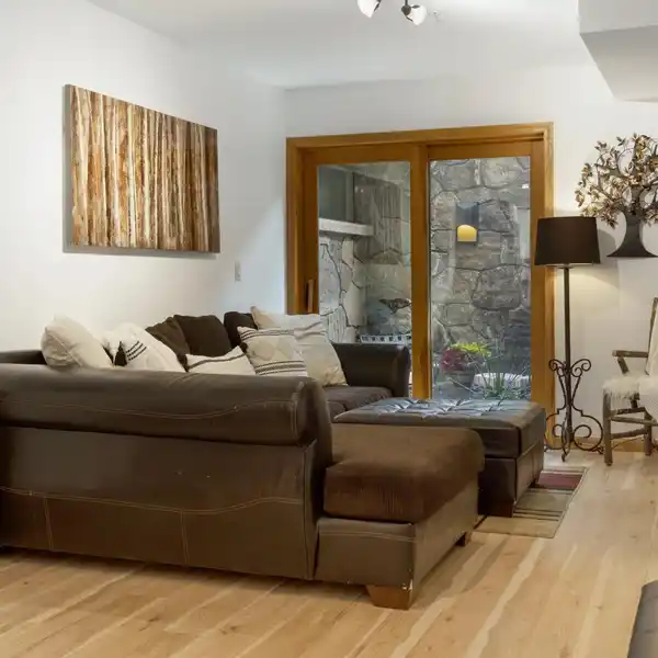 SKI-IN/SKI-OUT CONDO IN LIONSHEAD