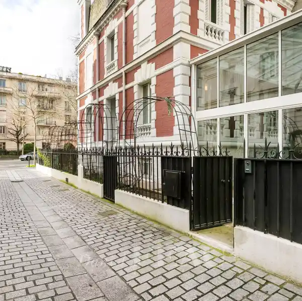 SUPERB PRIVATE MANSION