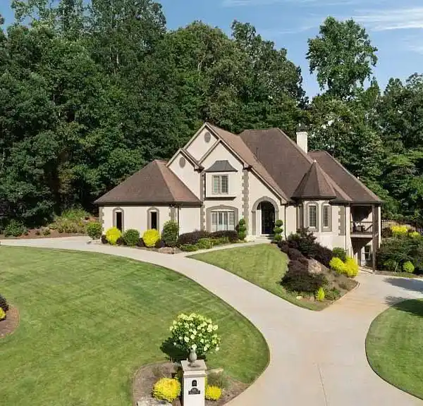RENOVATED ESTATE STEPS FROM GOLF AND SPA