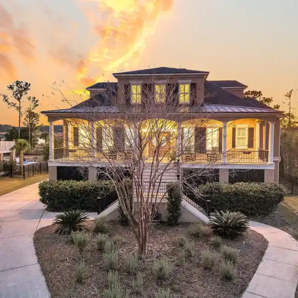 FABULOUSLY REFRESHED PARADISE ISLAND DEEP WATER HOME