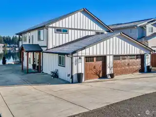 Custom-built Waterfront Gem