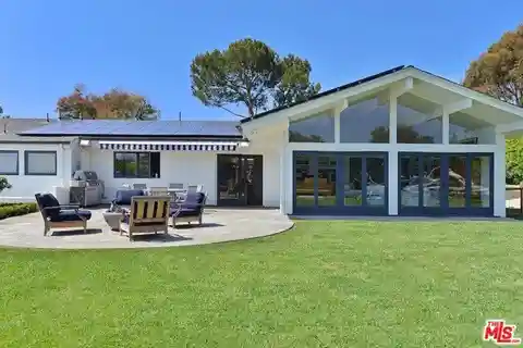 The Ultimate Indoor-Outdoor Lifestyle in Malibu