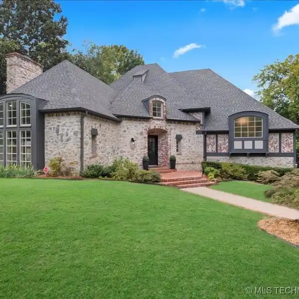 EXQUISITE EUROPEAN HOME WITH KOI POND