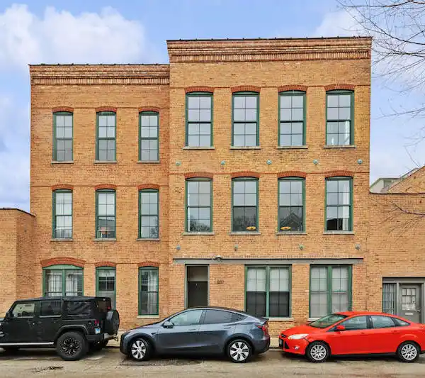 MASSIVE WICKER PARK LOFT