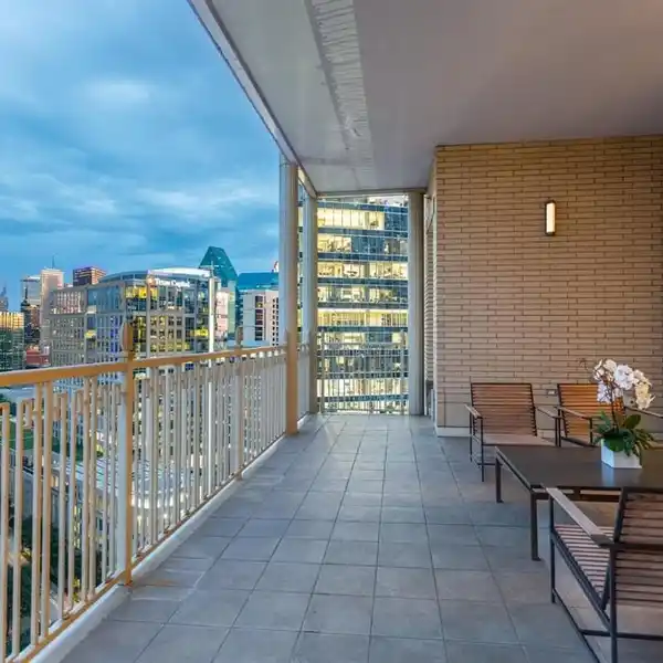 CAREFULLY RENOVATED RITZ-CARLTON SUB-PENTHOUSE