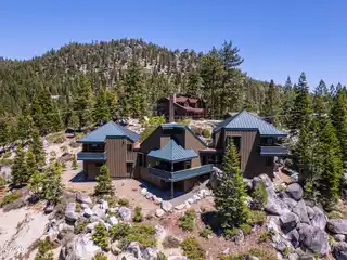 Stunning Contemporary Mountain Retreat