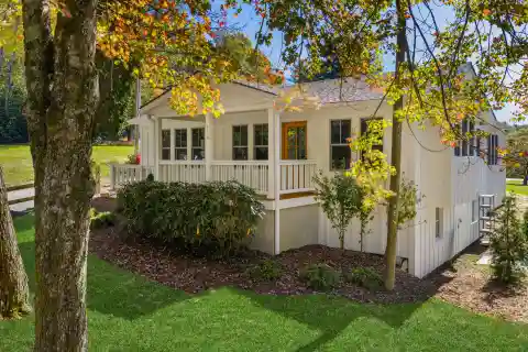 Charming Farmhouse Retreat with Modern Mountain Flair