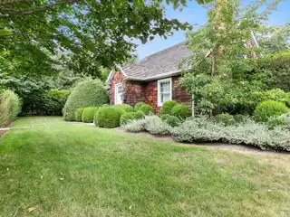 Exceptionally Convenient East Hampton Cottage for Rent
